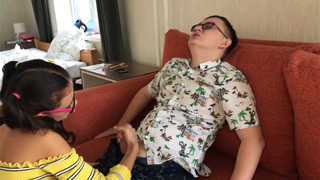 Встретил старую знакомую Катю, а она привела к себе домой и на лицо мне села!